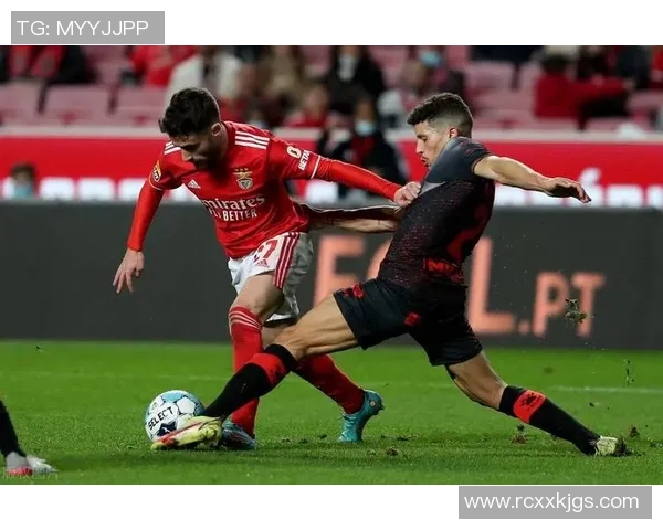 AC米兰友谊赛大胜波尔图五球狂潮引发全场热烈反响