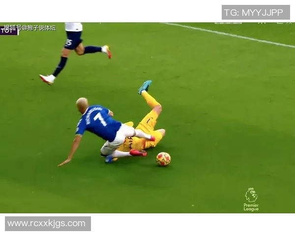 英超激战：里昂与本菲卡握手言和争议判罚引发全场热议