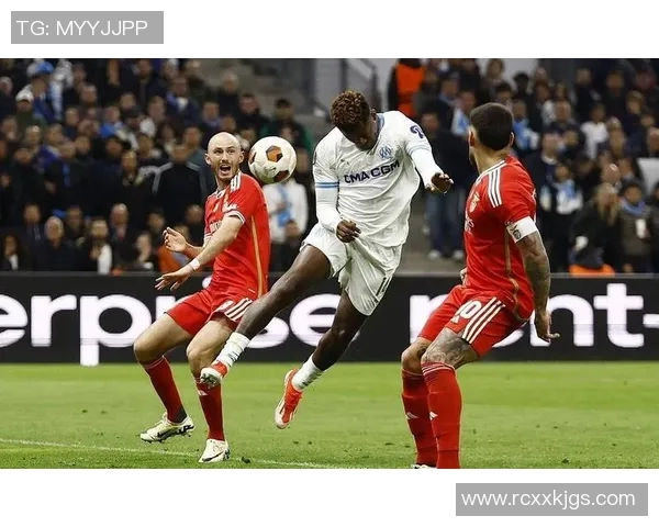 欧联杯精彩对决里昂大胜本菲卡晋级点球大战引爆全场热情